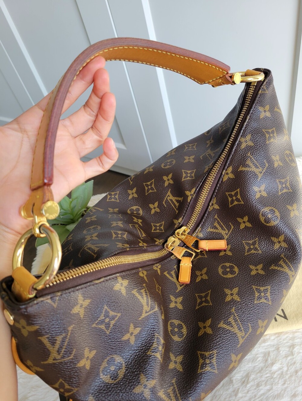 💕Authentic Louis Vuitton Hobo Bag SULLY MM Monogram "Very Rare & Discontinued" - Picture 4 of 17